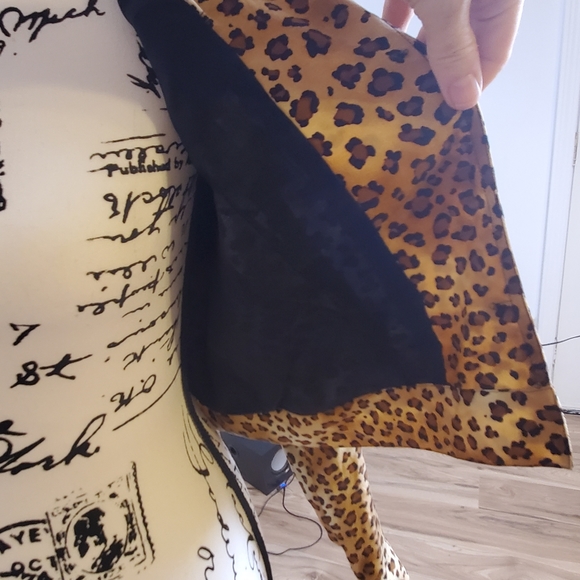 Maggie L | 🔥HOST PICK - Leopard Print Fully Lined Silk Cropped Jacket - Size 6p - Picture 8 of 12